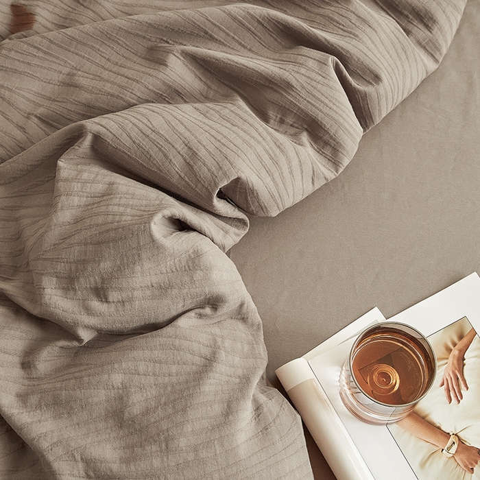 91家纺网 家纺一手货源 找家纺 2025新款全棉三层纱浮雕大提花四件套系列 恒久-卡其