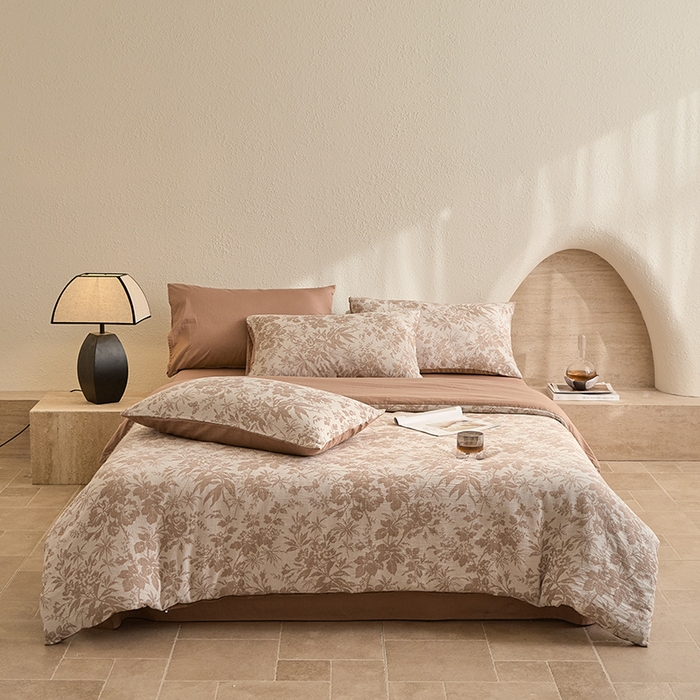 91家纺网 家纺一手货源 找家纺 2025新款全棉三层纱色织大提花四件套系列 雪月-咖