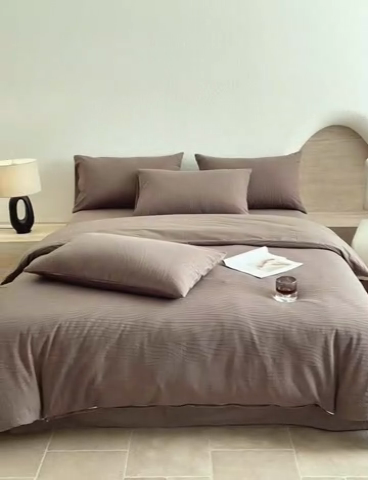 91家纺网 家纺一手货源 找家纺 2025新款全棉三层纱浮雕大提花四件套系列 恒久-卡其