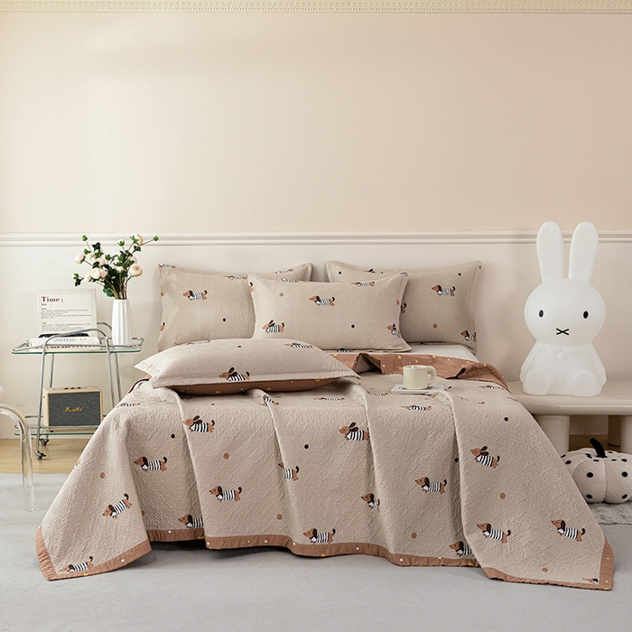 91家纺网 家纺一手货源 找家纺 2025新款13070双面全棉砂洗大直边床盖三件套四件套 跳跳狗