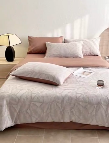 91家纺网 家纺一手货源 找家纺 2025新款全棉三层纱色织大提花四件套系列 叶菱-咖