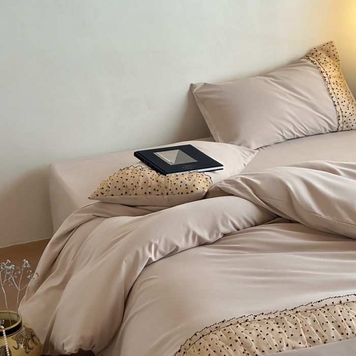 91家纺网 家纺一手货源 找家纺 2025新款直播热款奶油公主风法式蕾丝花边四件套水洗磨毛纯色床笠学生三件套-简单爱 简单爱-驼