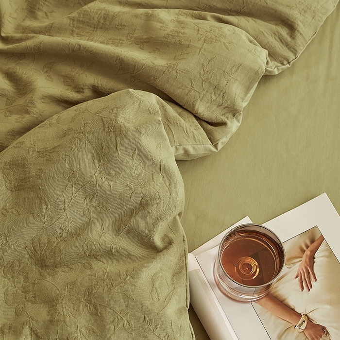 91家纺网 家纺一手货源 找家纺 2025新款全棉三层纱浮雕大提花四件套系列 芳菲-橄榄绿