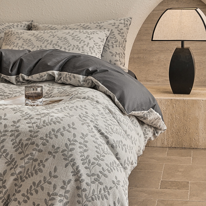 91家纺网 家纺一手货源 找家纺 2025新款全棉三层纱色织大提花四件套系列 浮生-深灰