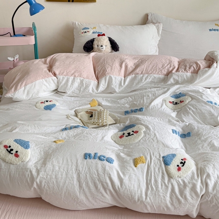 韩巢家纺 2025款超柔水洗棉毛巾绣床上用品四件套-哈哈狗系列二（提供卖家秀 ） 哈哈狗白浅粉