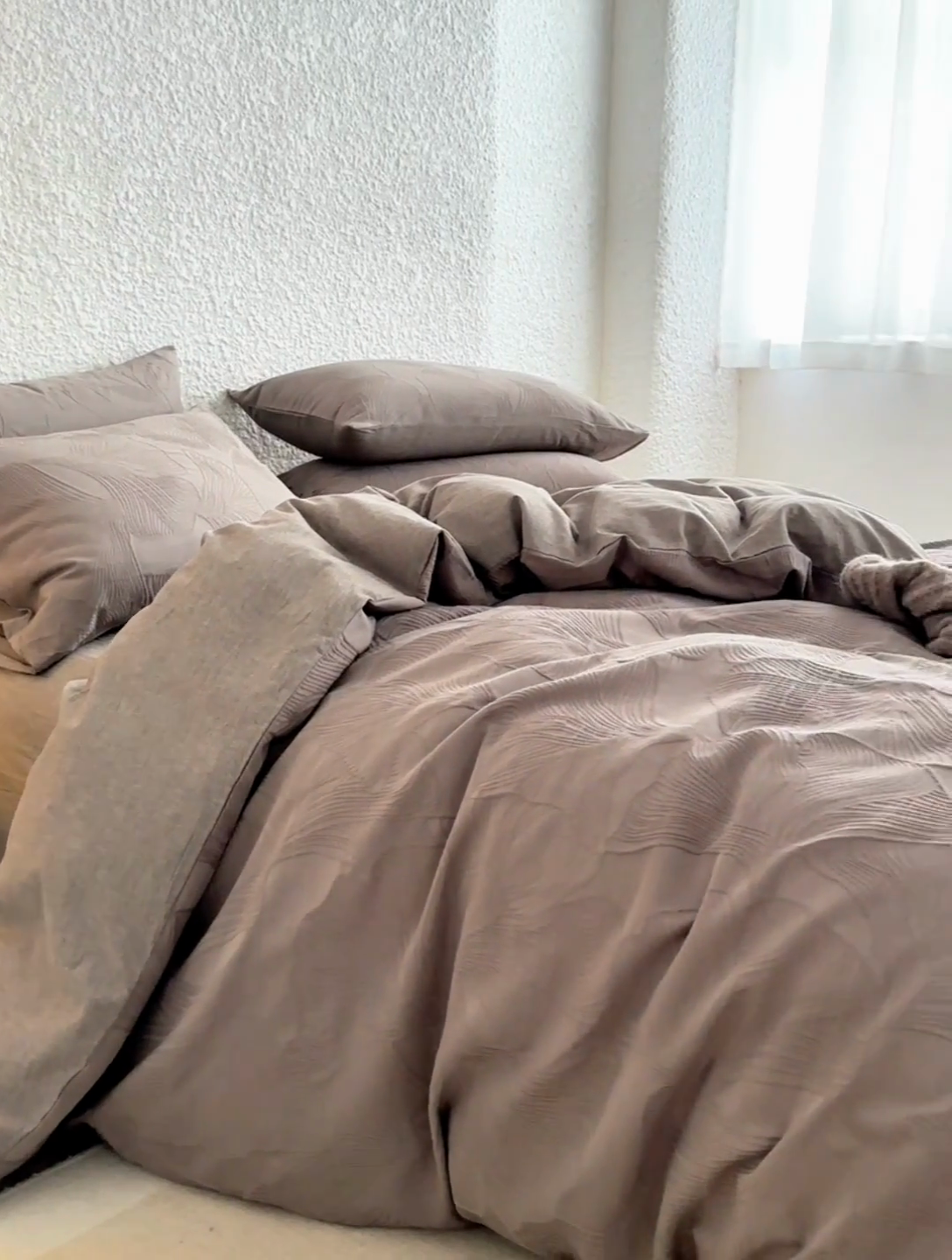 91家纺网 家纺一手货源 找家纺 2025春夏新品染色水洗大提花四件套 叶语-浅灰