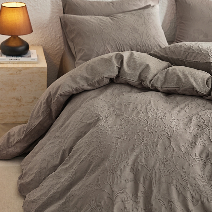 91家纺网 家纺一手货源 找家纺 2025春夏新品染色水洗大提花四件套 染黛-浅灰