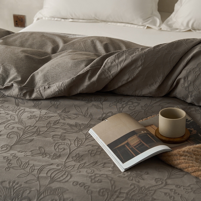 91家纺网 家纺一手货源 找家纺 2025春夏新品染色水洗大提花单品被套 染黛-浅灰