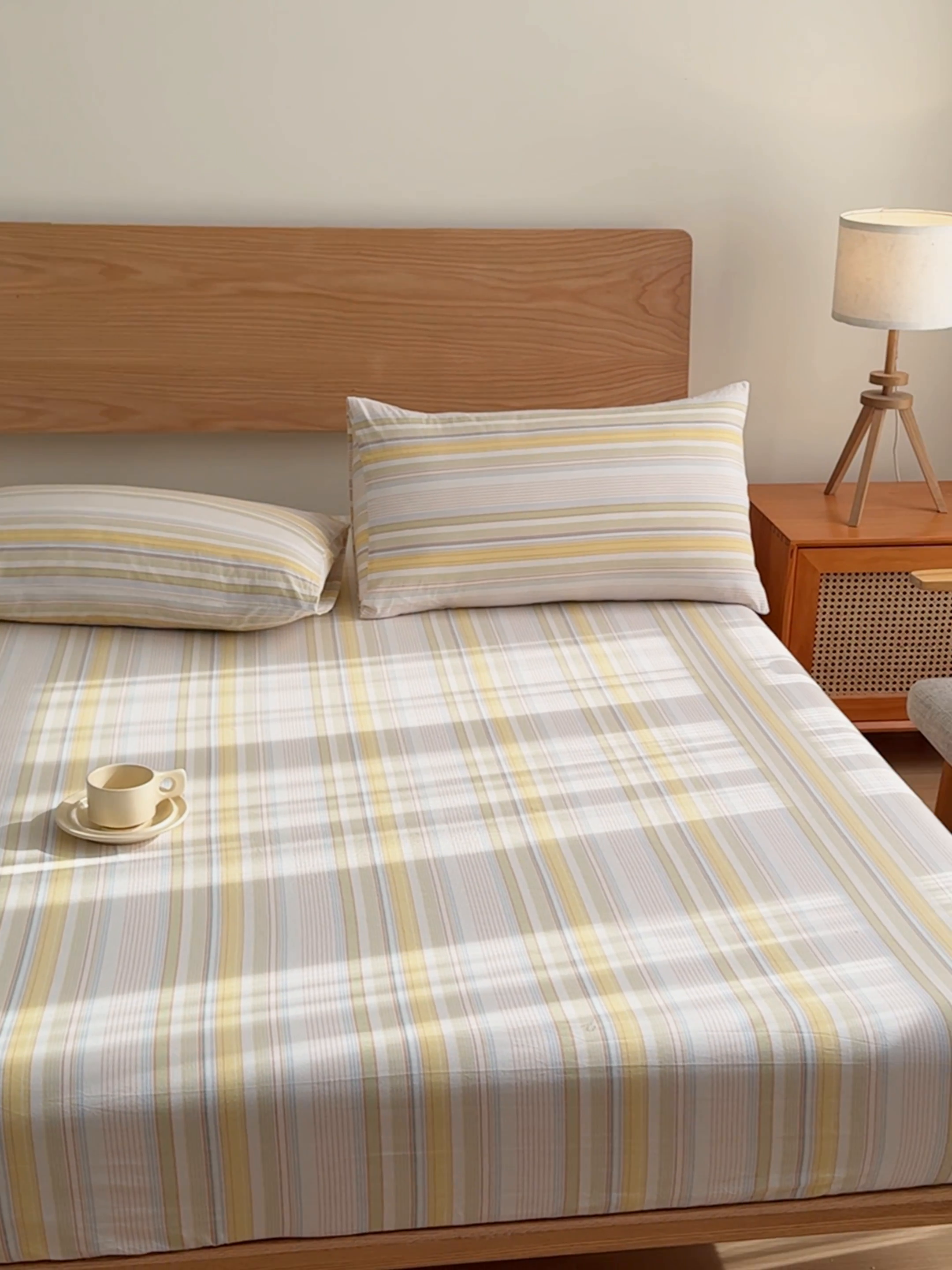 91家纺网 家纺一手货源 找家纺 2025新款简约款色织水洗棉单品床笠 沐妍黄