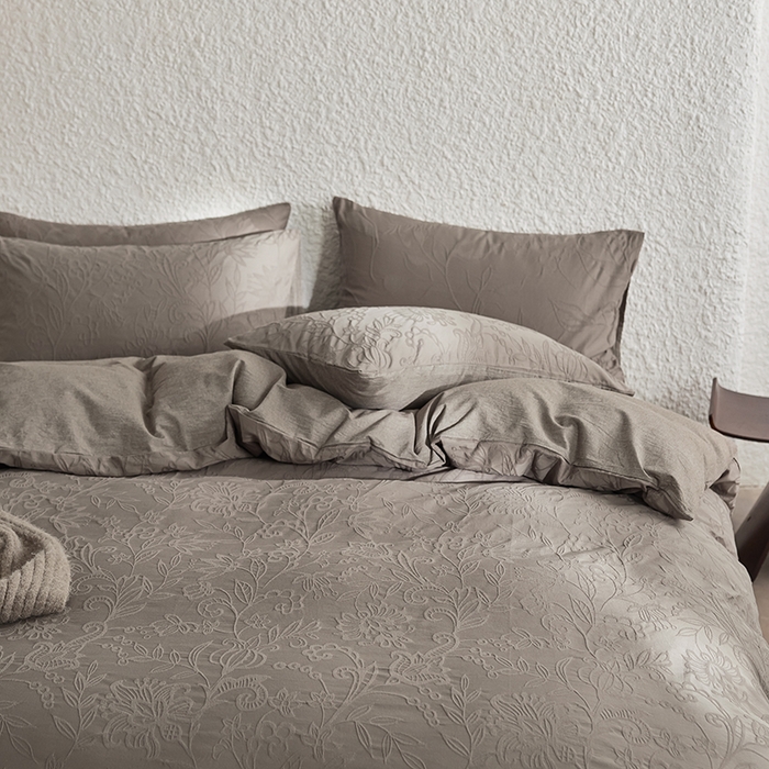 91家纺网 家纺一手货源 找家纺 2025春夏新品染色水洗大提花四件套 染黛-浅灰