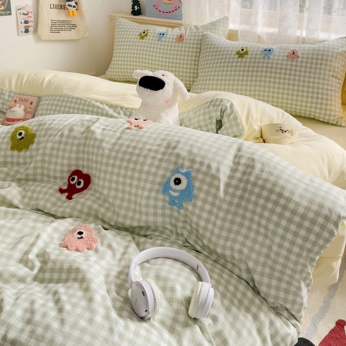 91家纺网 家纺一手货源 找家纺 梦之岛 2025新款多巴胺ins云朵棉小怪兽可爱毛巾绣四件套 格子小怪兽-黄绿