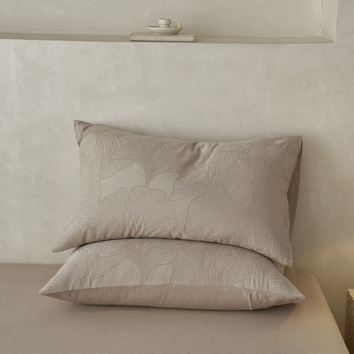 91家纺网 家纺一手货源 找家纺 2025春夏新品染色水洗大提花单品枕套 叶语-卡其