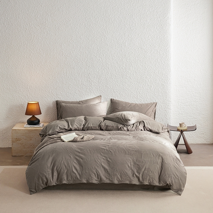 91家纺网 家纺一手货源 找家纺 2025春夏新品染色水洗大提花四件套 叶影-浅灰