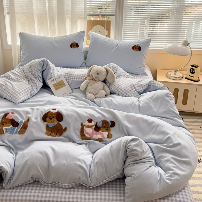 91家纺网 家纺一手货源 找家纺 梦之岛 2025云朵棉ins腊肠狗可爱毛巾绣四件套 格子小狗-蓝