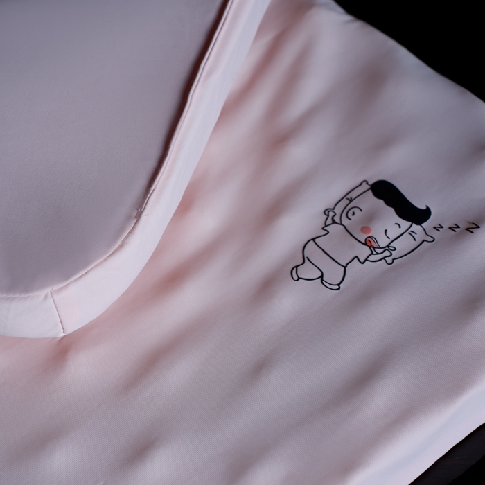 91家纺网 家纺一手货源 找家纺 （总）中胶硅胶 2025新款婴幼儿酒窝枕 硅胶枕