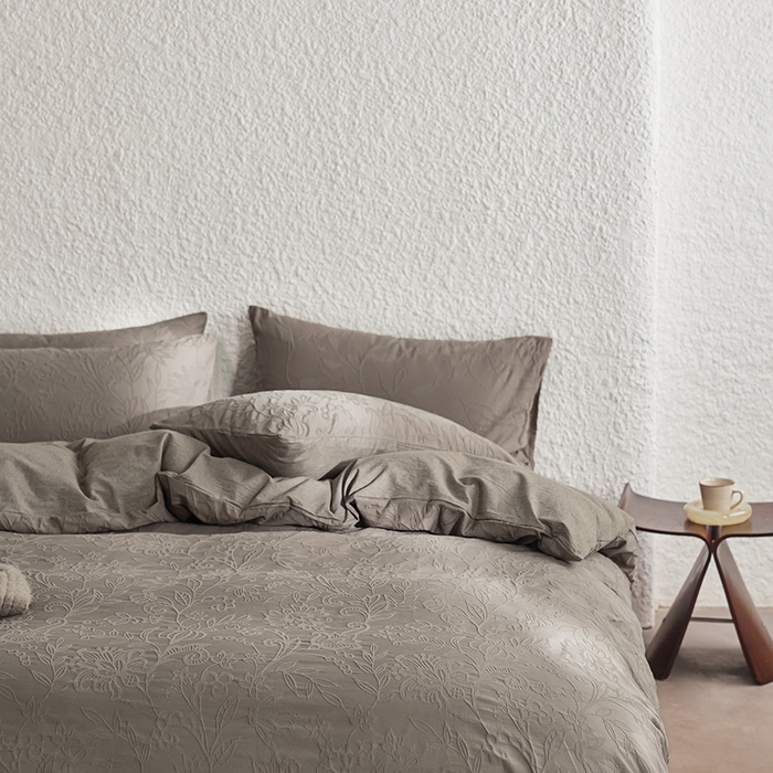 91家纺网 家纺一手货源 找家纺 2025春夏新品染色水洗大提花四件套 染黛-浅灰