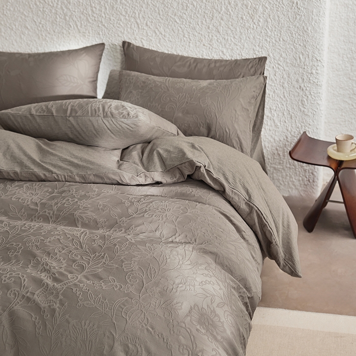 91家纺网 家纺一手货源 找家纺 2025春夏新品染色水洗大提花四件套 染黛-浅灰