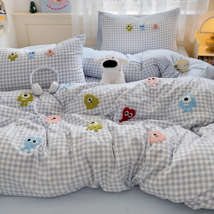 91家纺网 家纺一手货源 找家纺 梦之岛 2025新款多巴胺ins云朵棉小怪兽可爱毛巾绣四件套 格子小怪兽-蓝