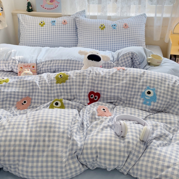 91家纺网 家纺一手货源 找家纺 梦之岛 2025新款多巴胺ins云朵棉小怪兽可爱毛巾绣四件套 格子小怪兽-蓝