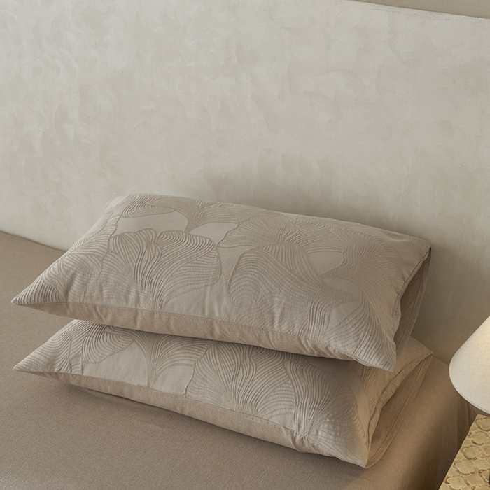 91家纺网 家纺一手货源 找家纺 2025春夏新品染色水洗大提花单品枕套 叶语-卡其