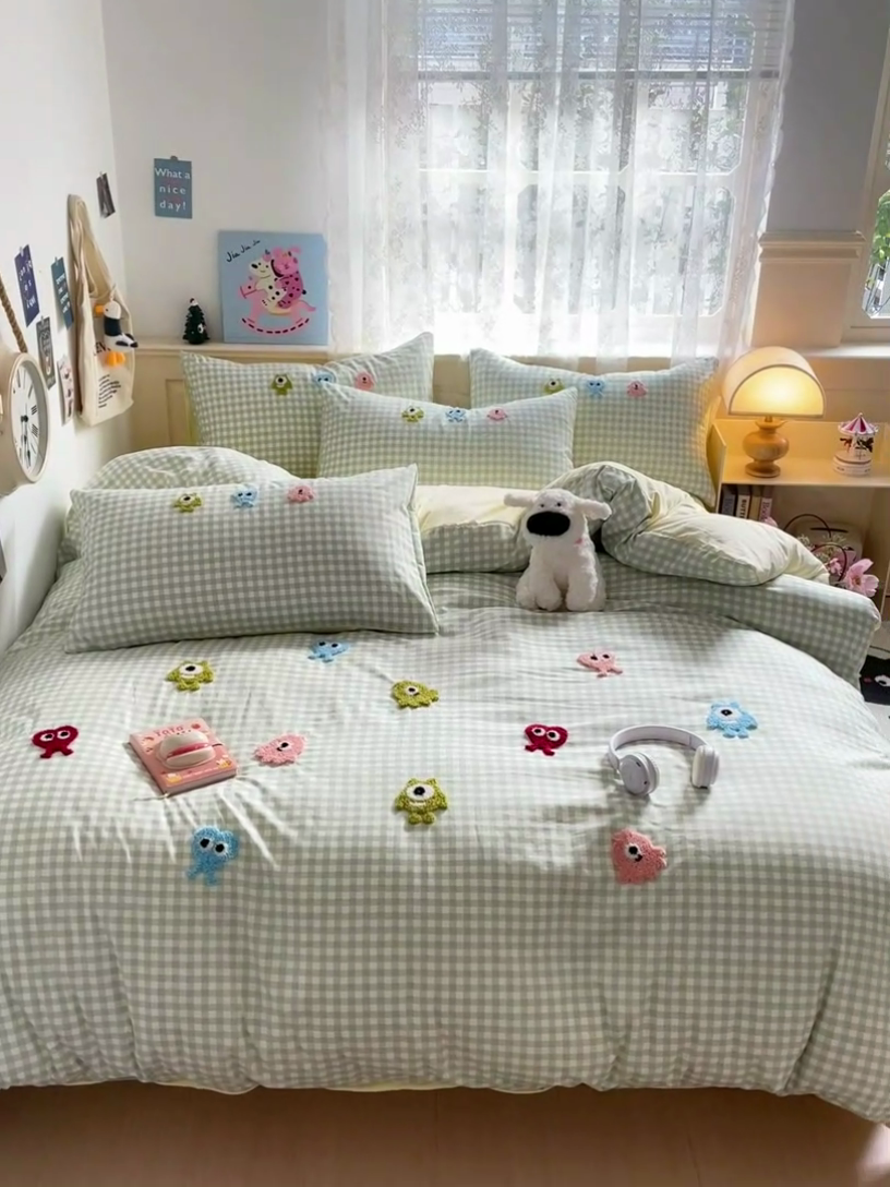 91家纺网 家纺一手货源 找家纺 梦之岛 2025新款多巴胺ins云朵棉小怪兽可爱毛巾绣四件套 格子小怪兽-黄绿