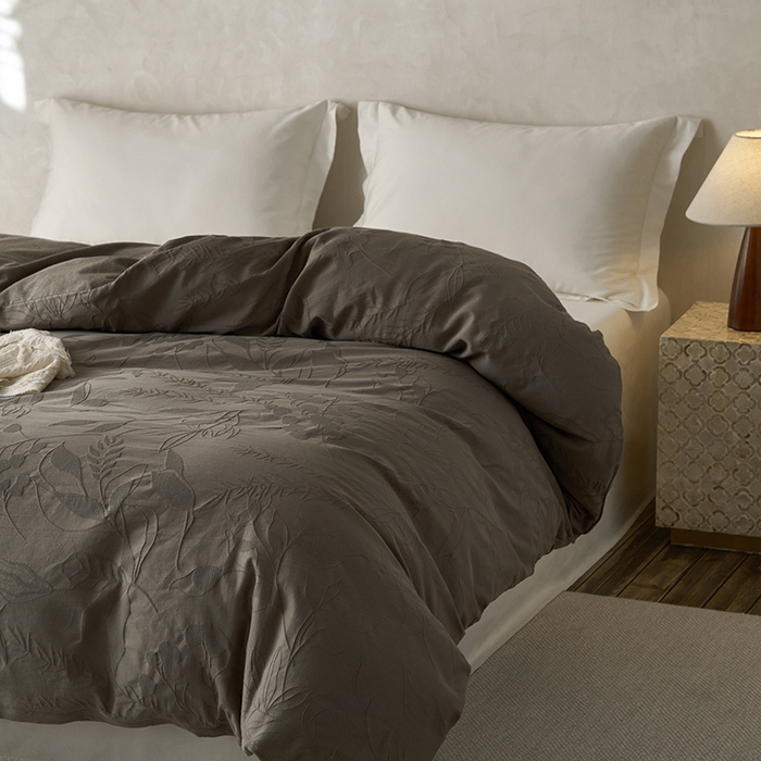 91家纺网 家纺一手货源 找家纺 2025春夏新品染色水洗大提花单品被套 叶影-浅灰