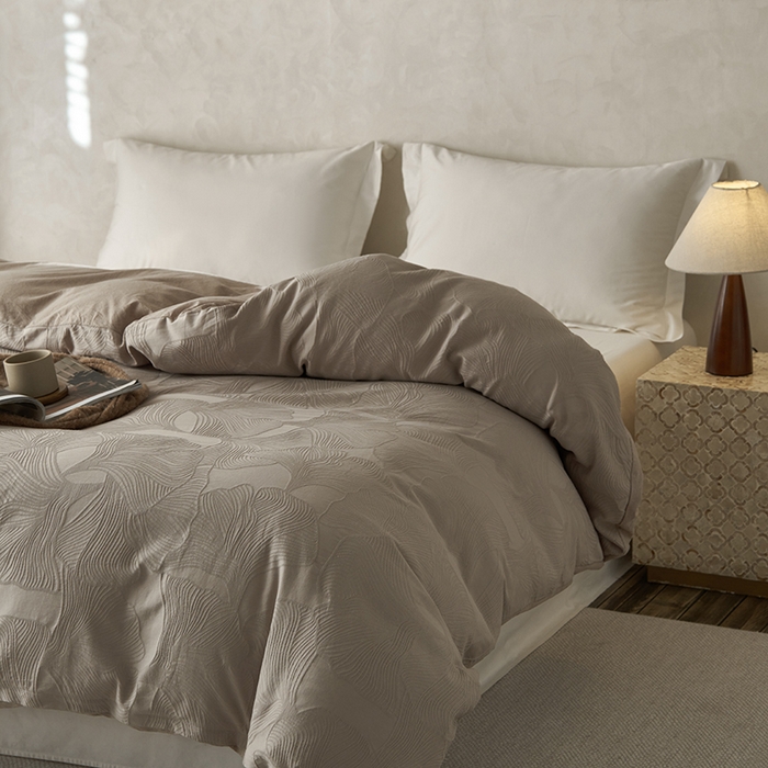 91家纺网 家纺一手货源 找家纺 2025春夏新品染色水洗大提花单品被套 叶语-卡其