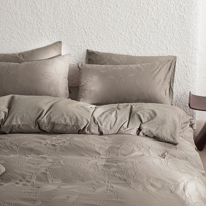 91家纺网 家纺一手货源 找家纺 2025春夏新品染色水洗大提花四件套 叶影-浅灰