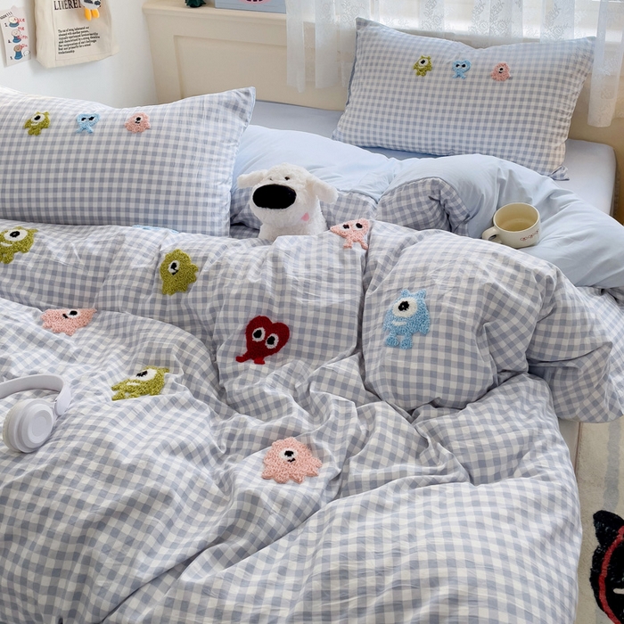 91家纺网 家纺一手货源 找家纺 梦之岛 2025新款多巴胺ins云朵棉小怪兽可爱毛巾绣四件套 格子小怪兽-蓝