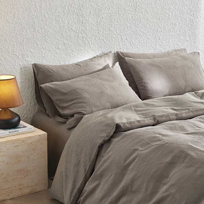 91家纺网 家纺一手货源 找家纺 2025春夏新品染色水洗大提花四件套 叶语-浅灰