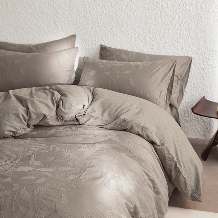 91家纺网 家纺一手货源 找家纺 2025春夏新品染色水洗大提花四件套 叶影-浅灰