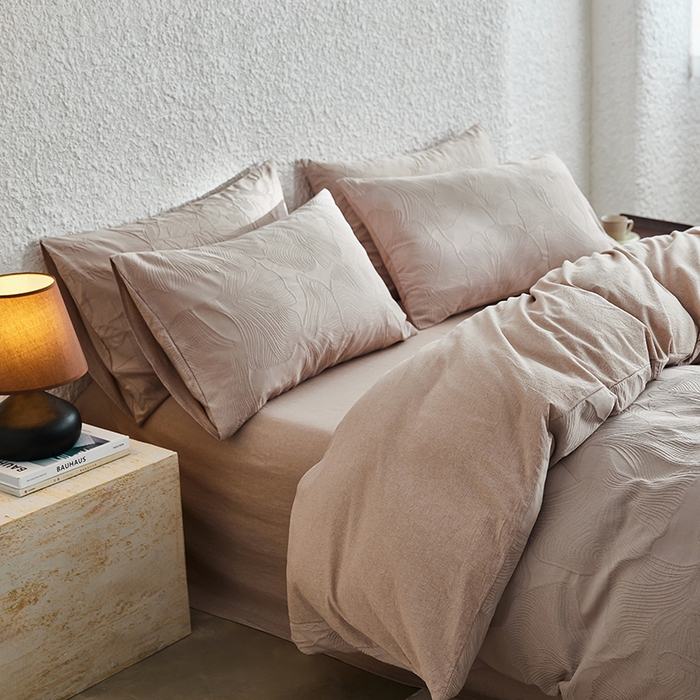 91家纺网 家纺一手货源 找家纺 2025春夏新品染色水洗大提花四件套 叶语-卡其