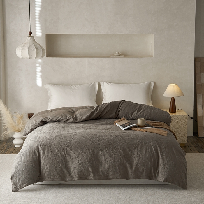 91家纺网 家纺一手货源 找家纺 2025春夏新品染色水洗大提花单品被套 染黛-浅灰