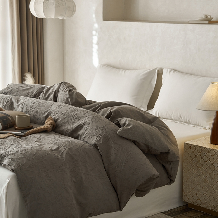 91家纺网 家纺一手货源 找家纺 2025春夏新品染色水洗大提花单品被套 染黛-浅灰