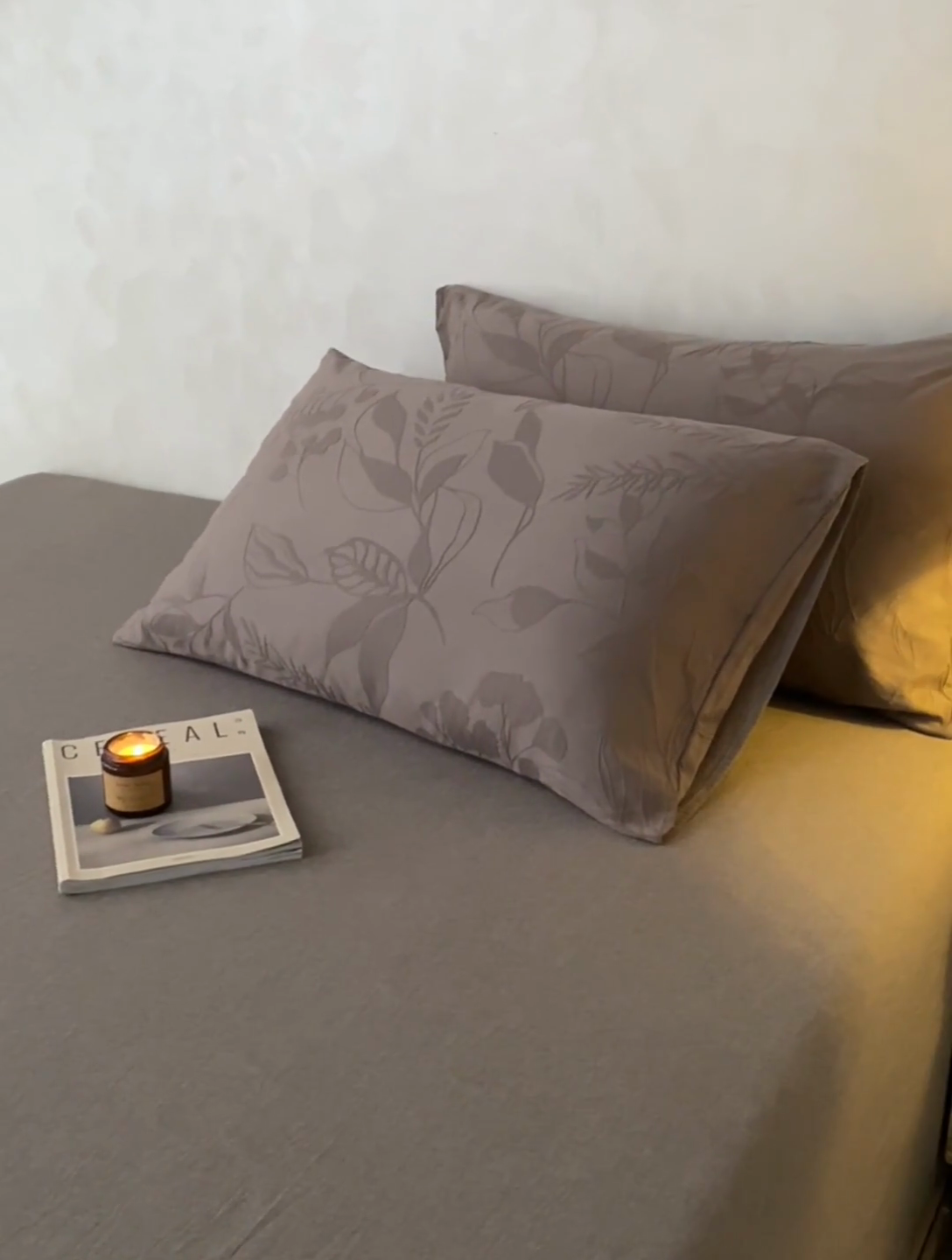 91家纺网 家纺一手货源 找家纺 2025春夏新品染色水洗大提花单品枕套 叶影-浅灰