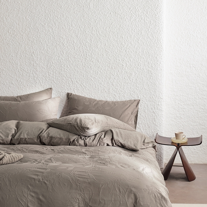 91家纺网 家纺一手货源 找家纺 2025春夏新品染色水洗大提花四件套 叶影-浅灰