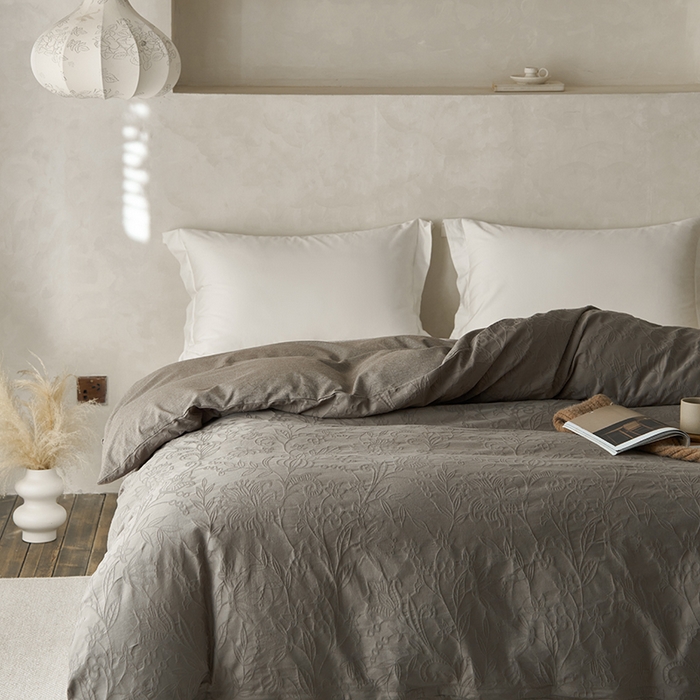 91家纺网 家纺一手货源 找家纺 2025春夏新品染色水洗大提花单品被套 染黛-浅灰