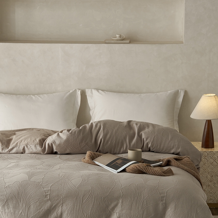 91家纺网 家纺一手货源 找家纺 2025春夏新品染色水洗大提花单品被套 叶语-卡其