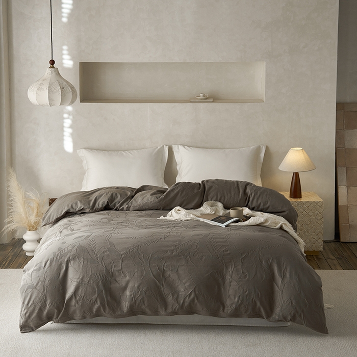 91家纺网 家纺一手货源 找家纺 2025春夏新品染色水洗大提花单品被套 叶影-浅灰