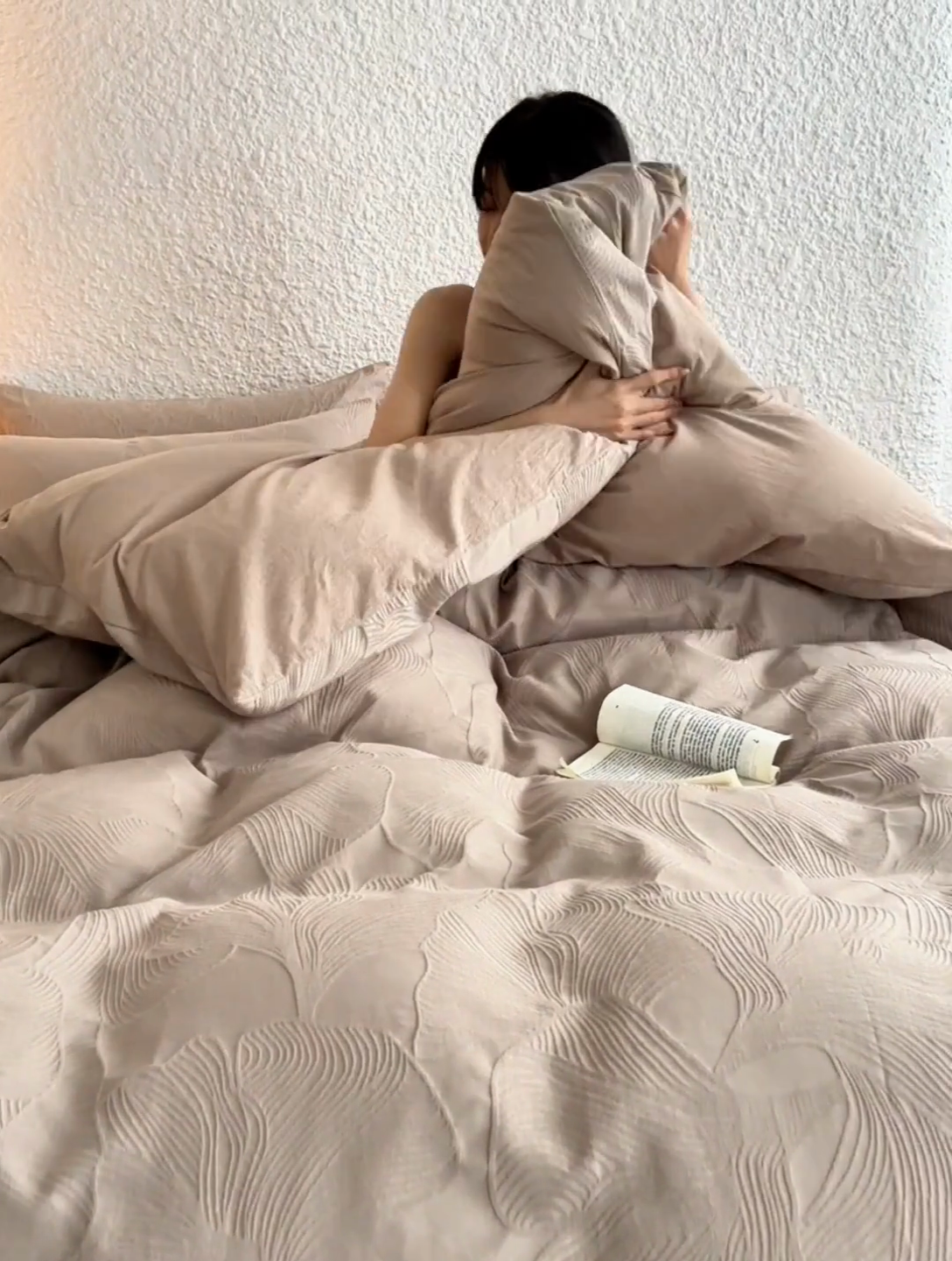 91家纺网 家纺一手货源 找家纺 2025春夏新品染色水洗大提花四件套 叶语-卡其