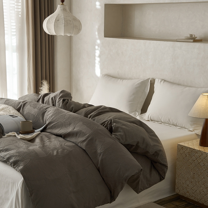 91家纺网 家纺一手货源 找家纺 2025春夏新品染色水洗大提花单品被套 叶语-浅灰