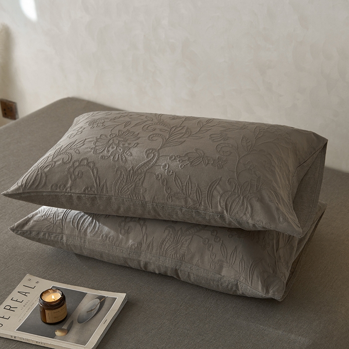 91家纺网 家纺一手货源 找家纺 2025春夏新品染色水洗大提花单品枕套 染黛-浅灰