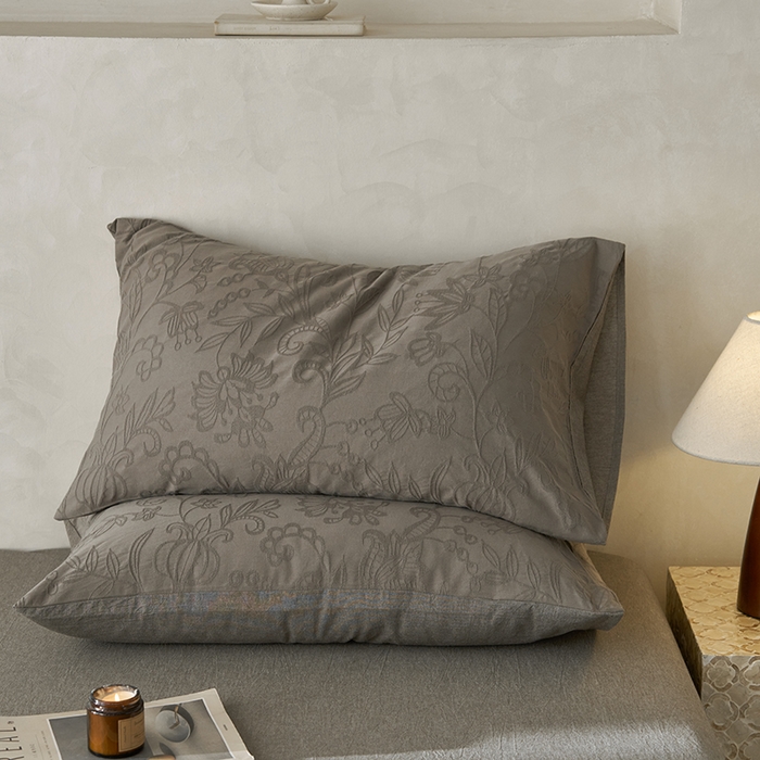 91家纺网 家纺一手货源 找家纺 2025春夏新品染色水洗大提花单品枕套 染黛-浅灰
