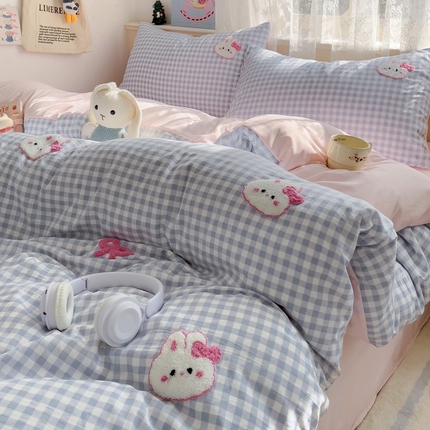 91家纺网 家纺一手货源 找家纺 （总）梦之岛 2025云朵棉ins格子小兔可爱毛巾绣四件套