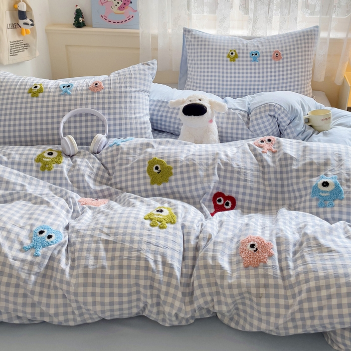 91家纺网 家纺一手货源 找家纺 梦之岛 2025新款多巴胺ins云朵棉小怪兽可爱毛巾绣四件套 格子小怪兽-蓝