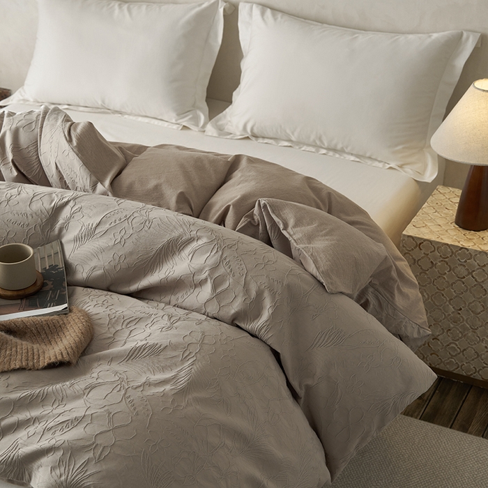 91家纺网 家纺一手货源 找家纺 2025春夏新品染色水洗大提花单品被套 小银勾-卡其