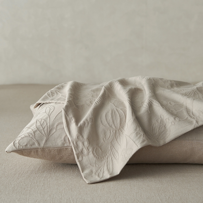 91家纺网 家纺一手货源 找家纺 2025春夏新品染色水洗大提花单品枕套 染黛-卡其