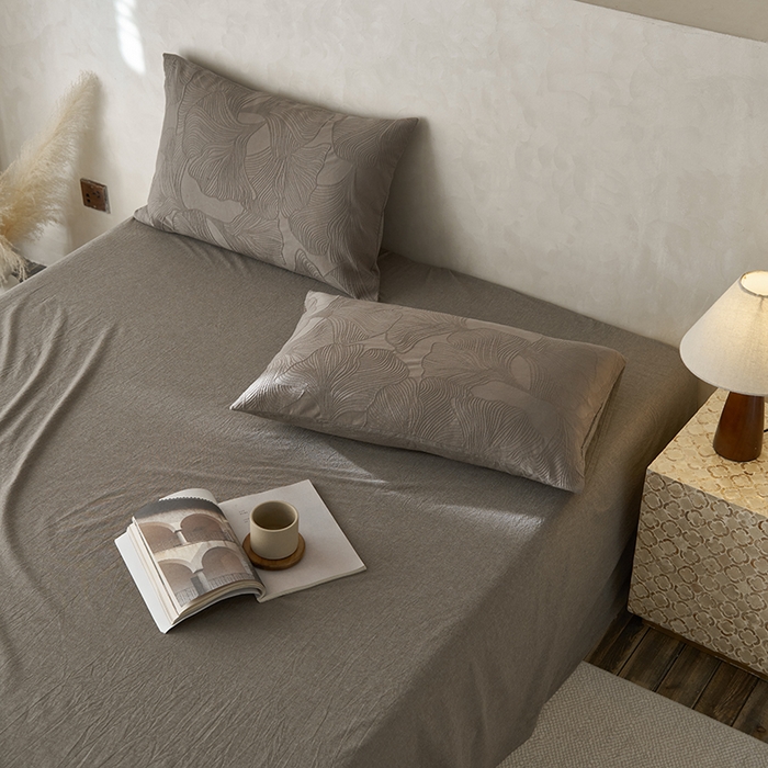 91家纺网 家纺一手货源 找家纺 2025春夏新品色织大提花单品床单 浅灰