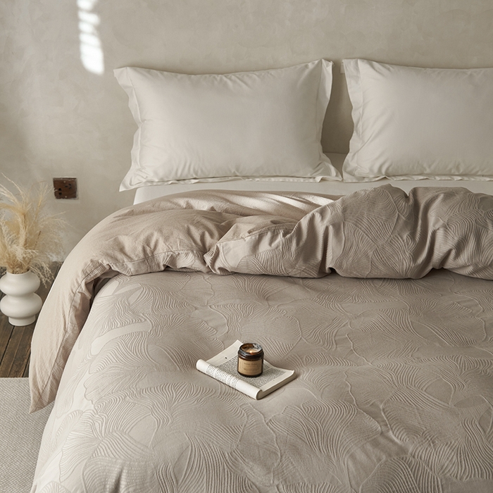 91家纺网 家纺一手货源 找家纺 2025春夏新品染色水洗大提花单品被套 叶语-卡其