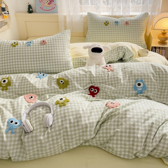 91家纺网 家纺一手货源 找家纺 梦之岛 2025新款多巴胺ins云朵棉小怪兽可爱毛巾绣四件套 格子小怪兽-黄绿